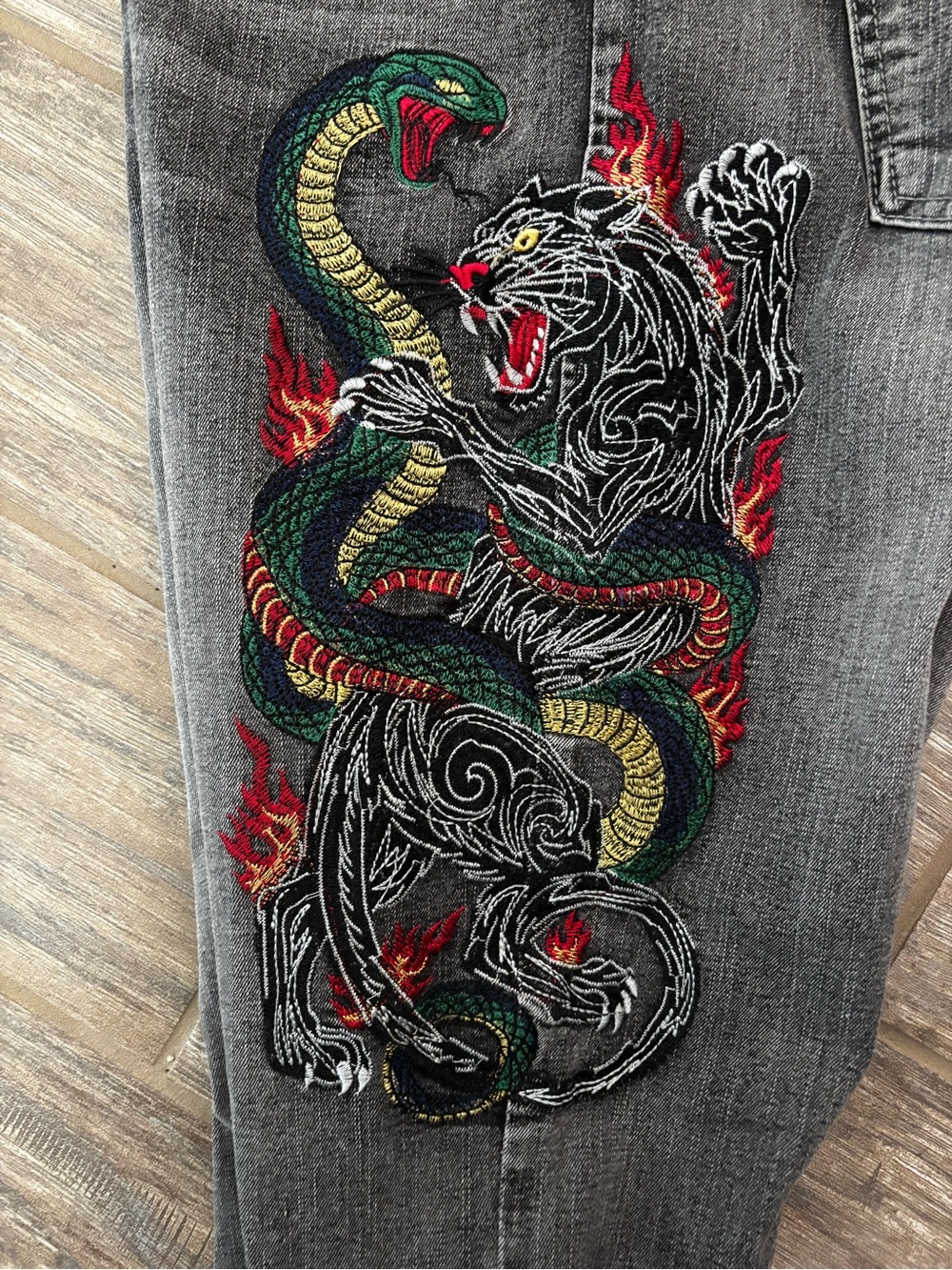 Men’s Black Washed Jeans with Snake & Tiger Embroidery new without tags 34x32 - Picture 2 of 4